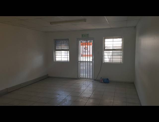 290M² FACTORY TO LET IN STIKLAND INDUSTRIAL